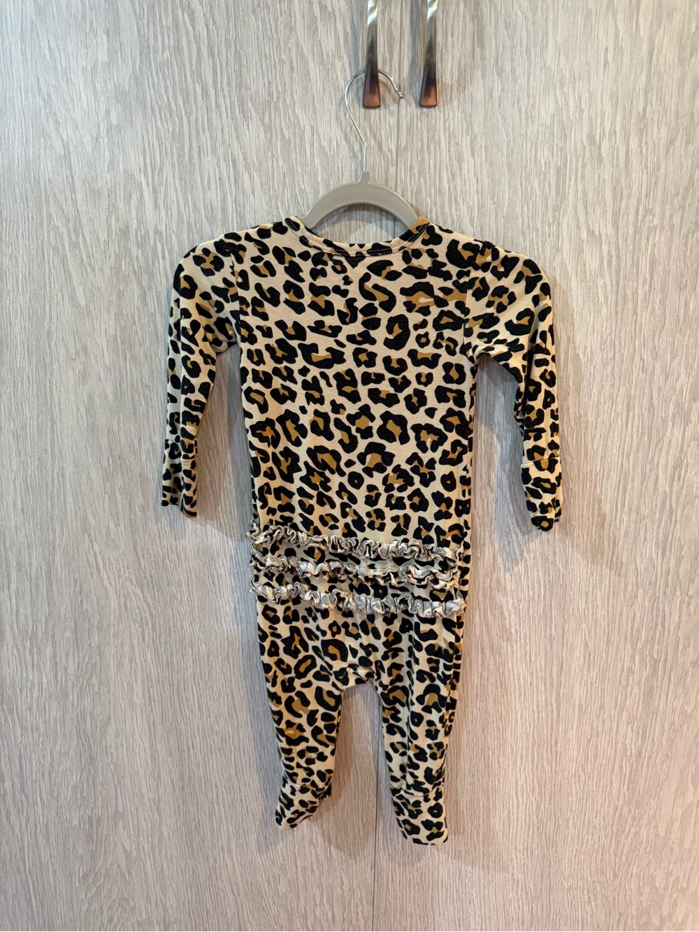 Posh Peanut bundle of 3 18-24m bamboo long sleeve onesies- floral and leopard - Picture 9 of 12